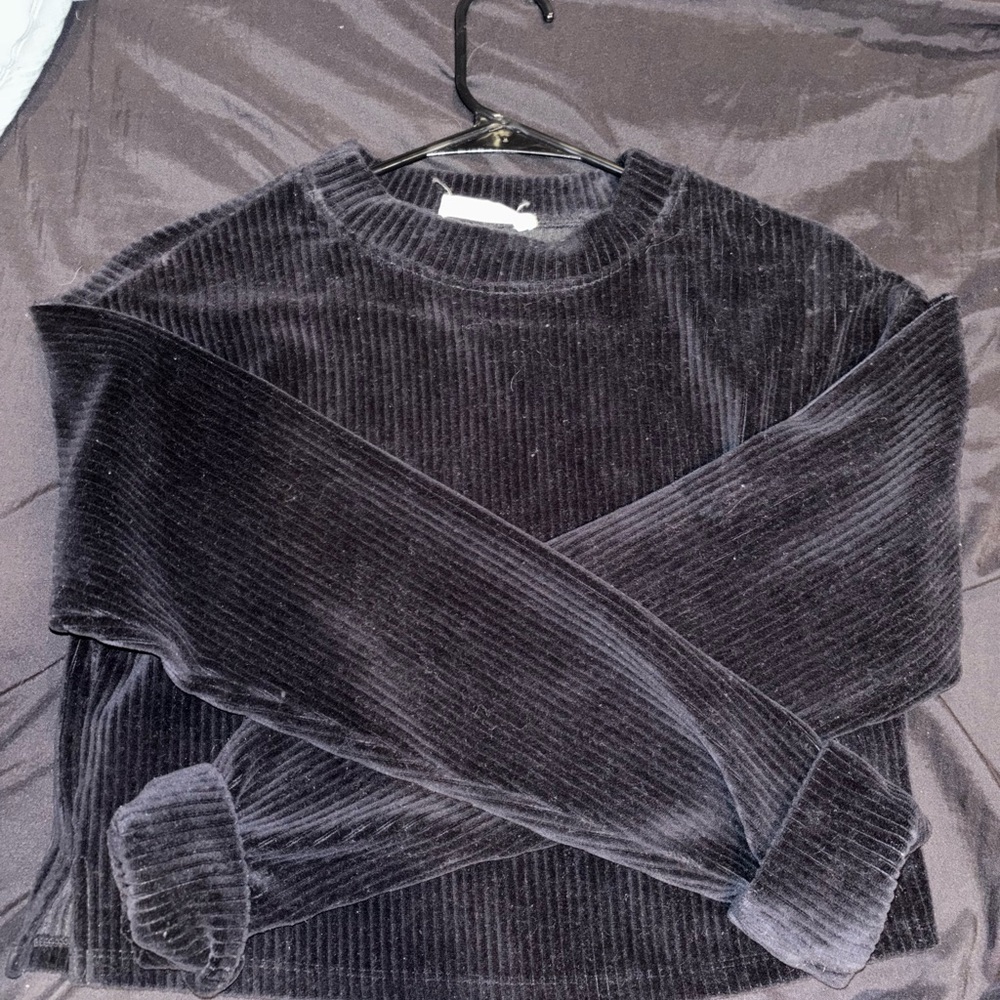 Black Velvet Cropped Long Sleeve Sweater